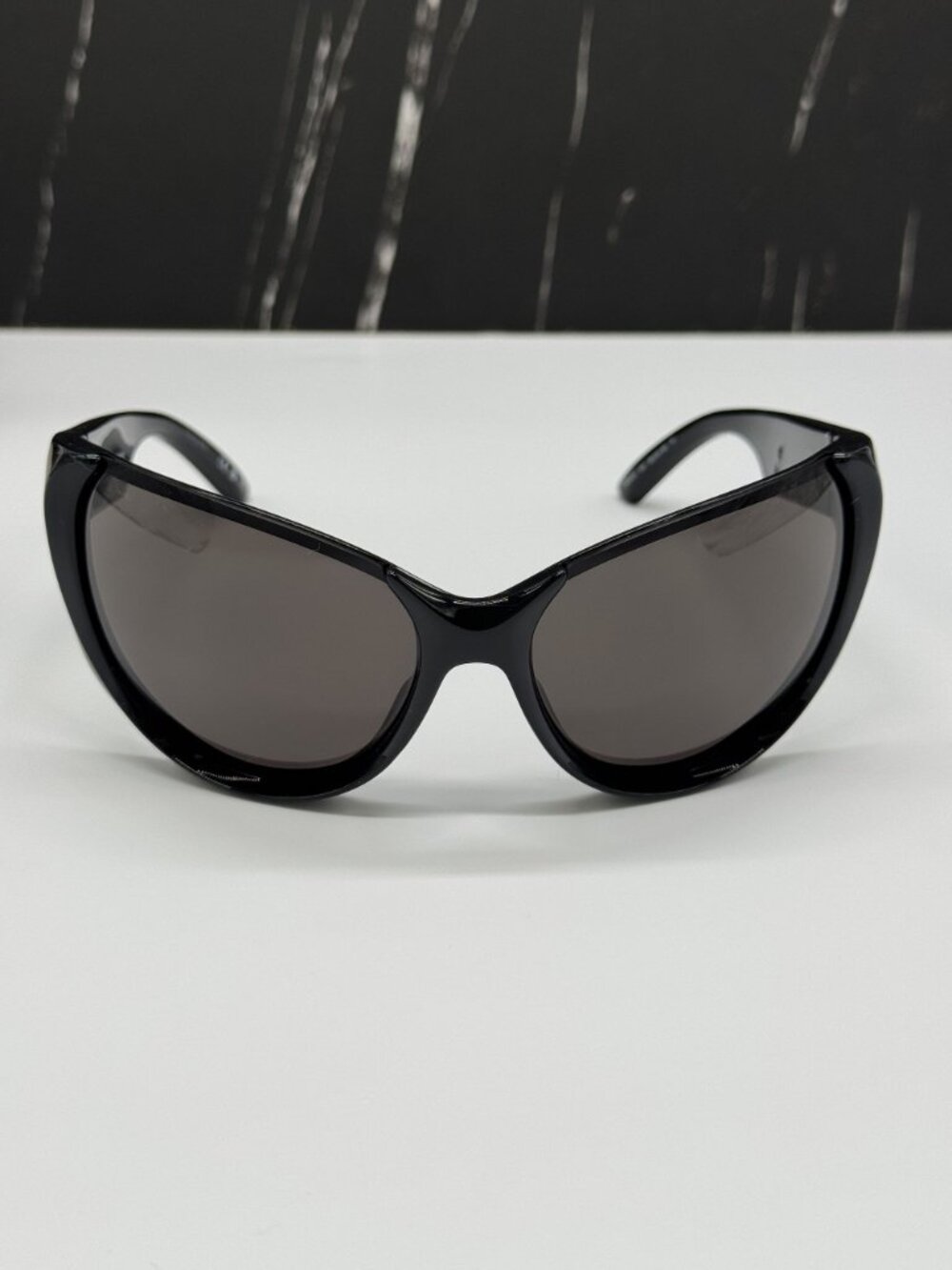 NEW BALENCIAGA BB0201S 001 BLACK OVERSIZED WOMEN SUNGLASSES BALENCIAGA EYEWEAR - Picture 4 of 11